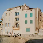 La Tartane Hotel