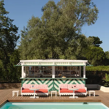 La Tartane Hotel