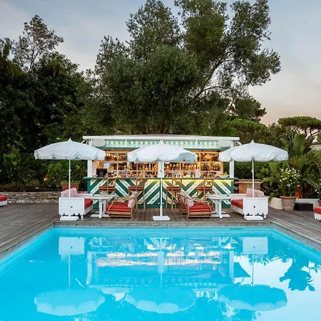 La Tartane Hotel